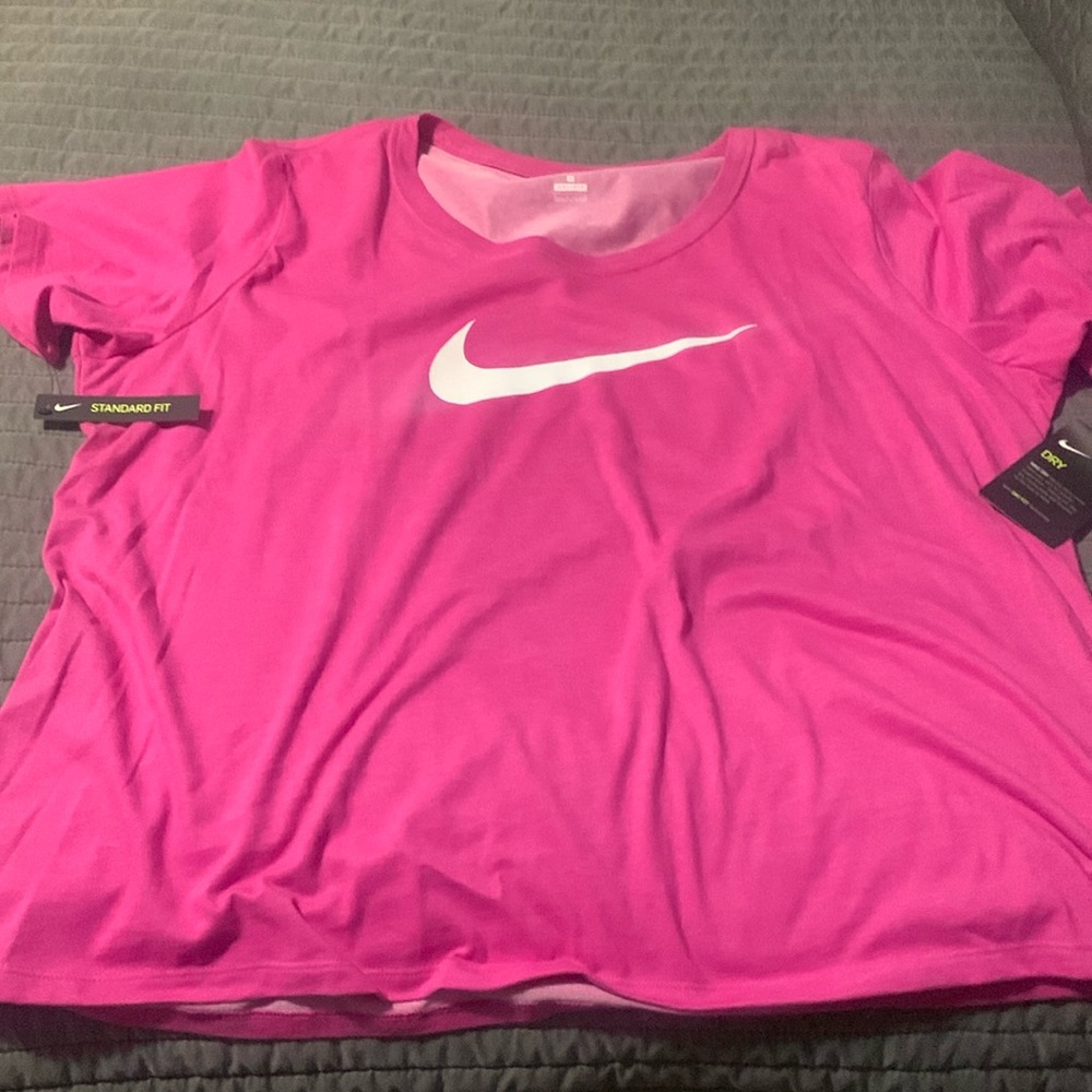 NWT Nike tee. Women’s size 2XL